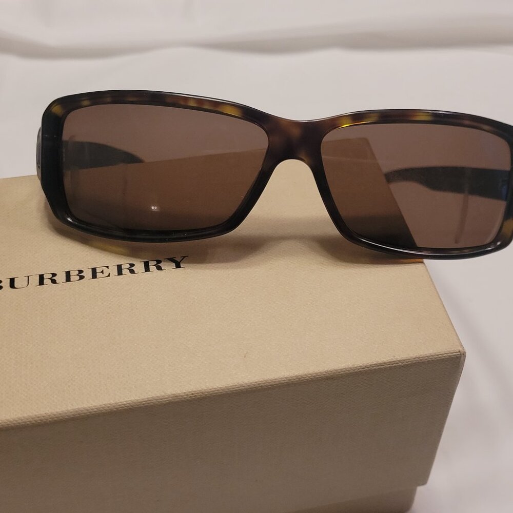Burberry Sunglasses with Original Box Womens B4008